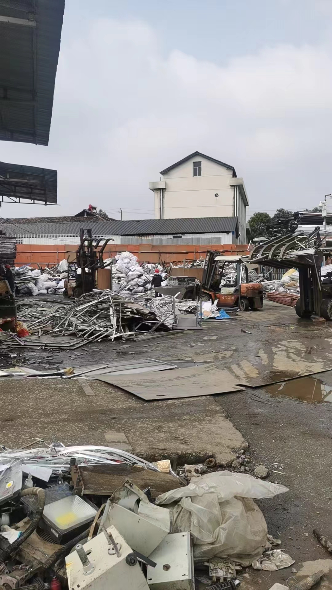 收購(gòu)閑置廠礦，廢銅，廢鋁，廢鐵，各種機(jī)電設(shè)備等。